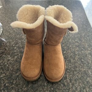 Ugg bailey button